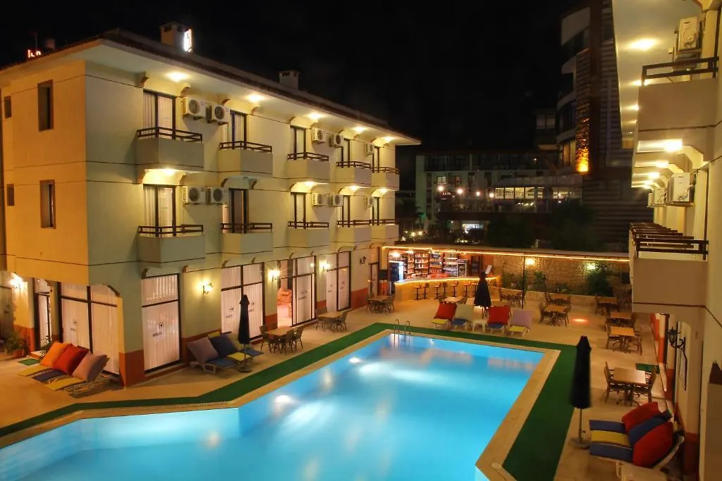 Kanarya Otel Çeşme