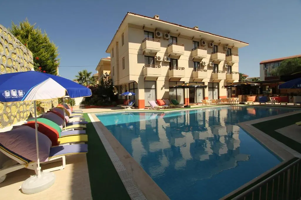 Kanarya Otel Çeşme