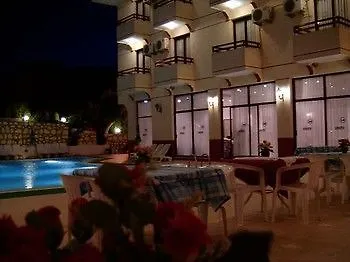 Kanarya Otel Çeşme 3*,